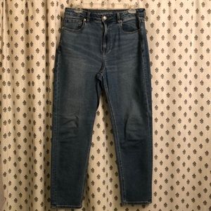 American Eagle mom jean